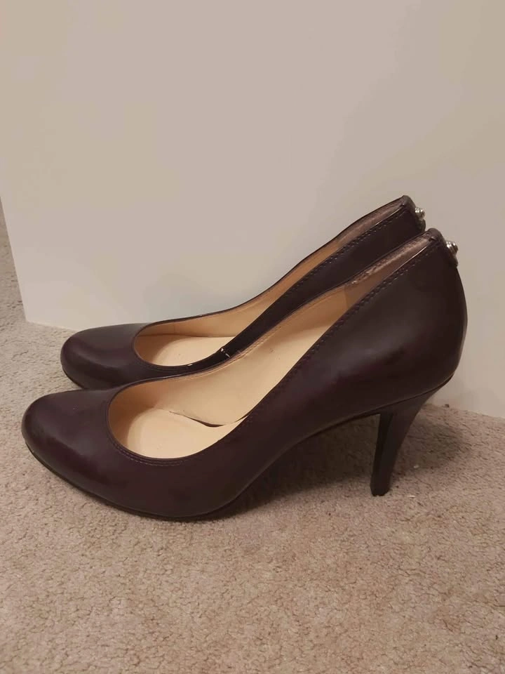 GUESS dark purple heels, size 7 - photo 3