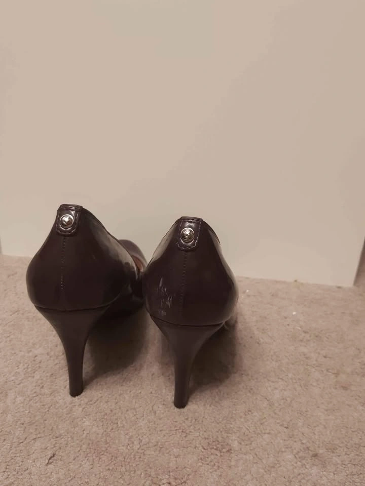 GUESS dark purple heels, size 7 - photo 4