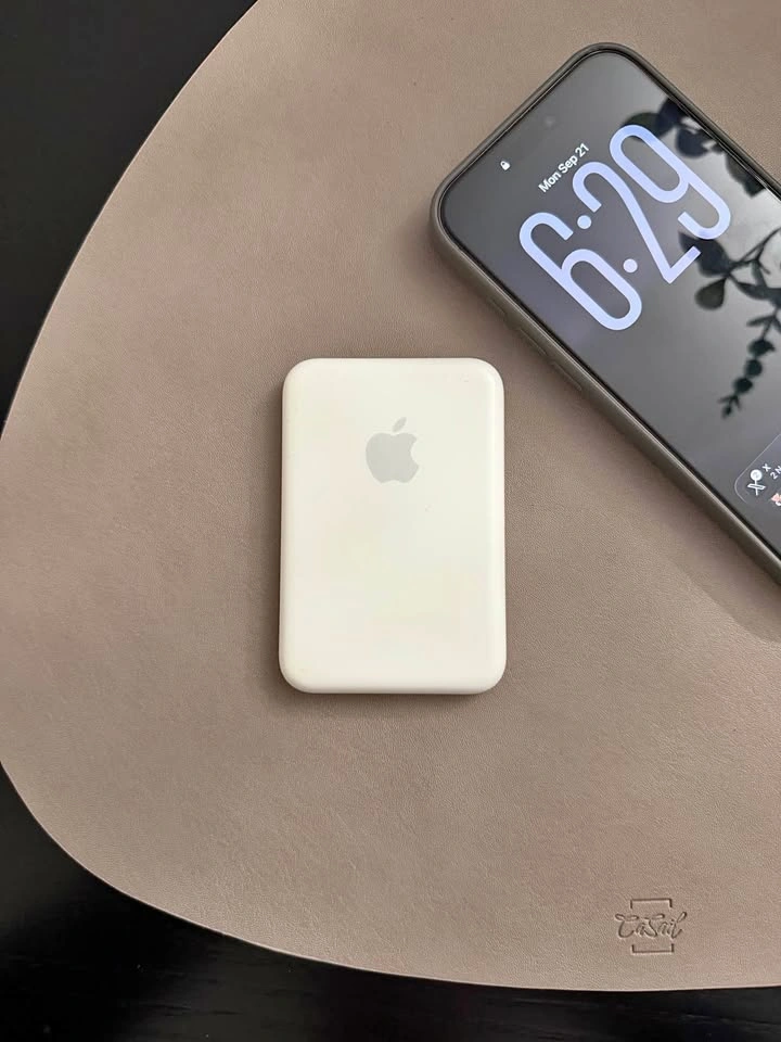 Apple MagSafe Battery Pack (Lightning) – Model A2384