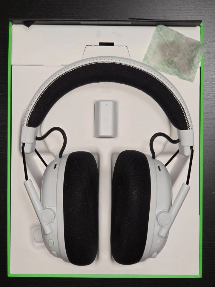 Razer BlackShark V3 Pro Wireless Gaming Headset - White - photo 2