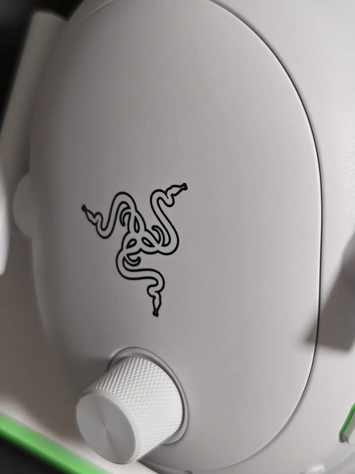 Razer BlackShark V3 Pro Wireless Gaming Headset - White - photo 5