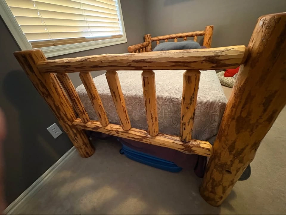 Single solid wooden bed and mattress - photo 4