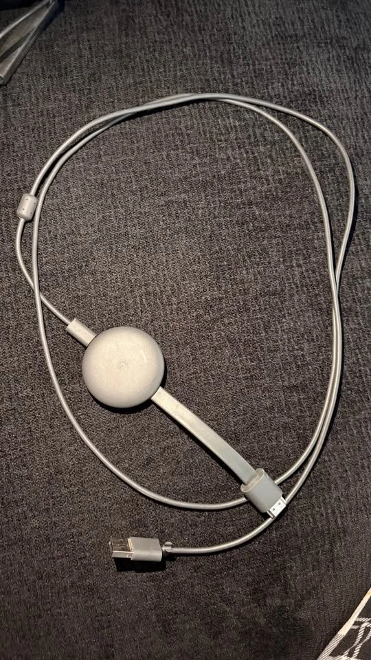 Roku stick and Google Chromecast - photo 3