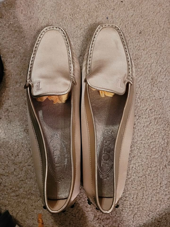 Tod's gold satin "heaven" moc stitched loafer size 9.5 - photo 2