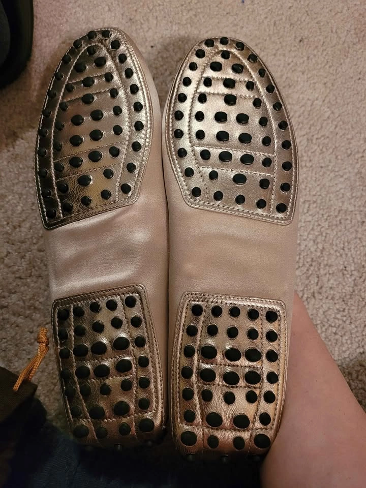 Tod's gold satin "heaven" moc stitched loafer size 9.5 - photo 3