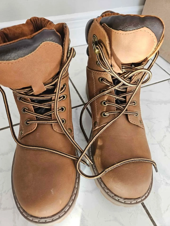 Women boots🏈