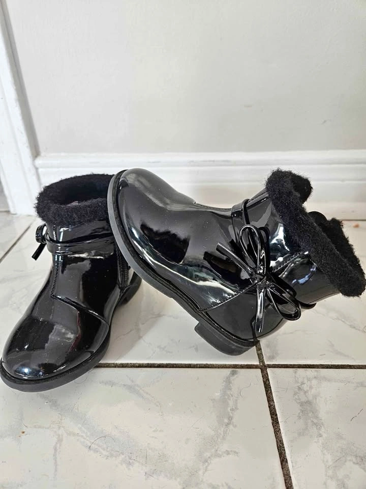 Toddler girl shoes🏈