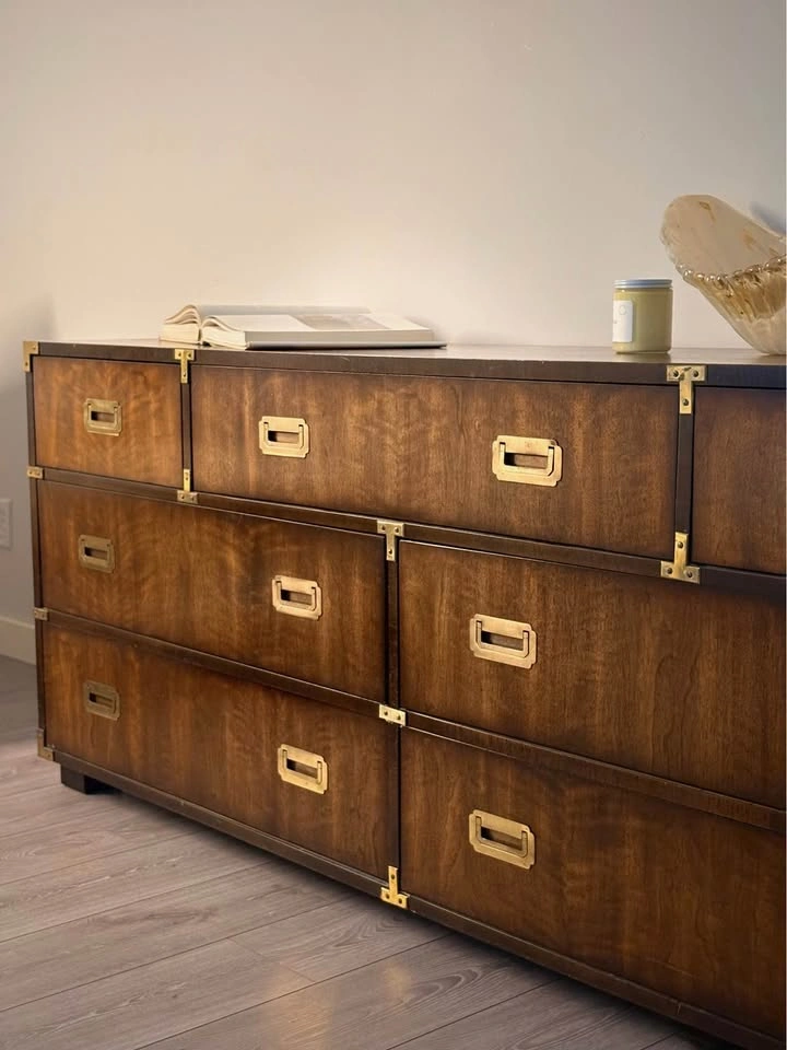VINTAGE SOLID WALNUT MCM CAMPAIGN 7 DRAWER DRESSER BY LANE - photo 3