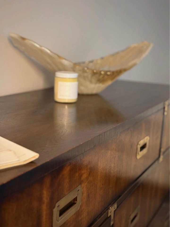 VINTAGE SOLID WALNUT MCM CAMPAIGN 7 DRAWER DRESSER BY LANE - photo 4