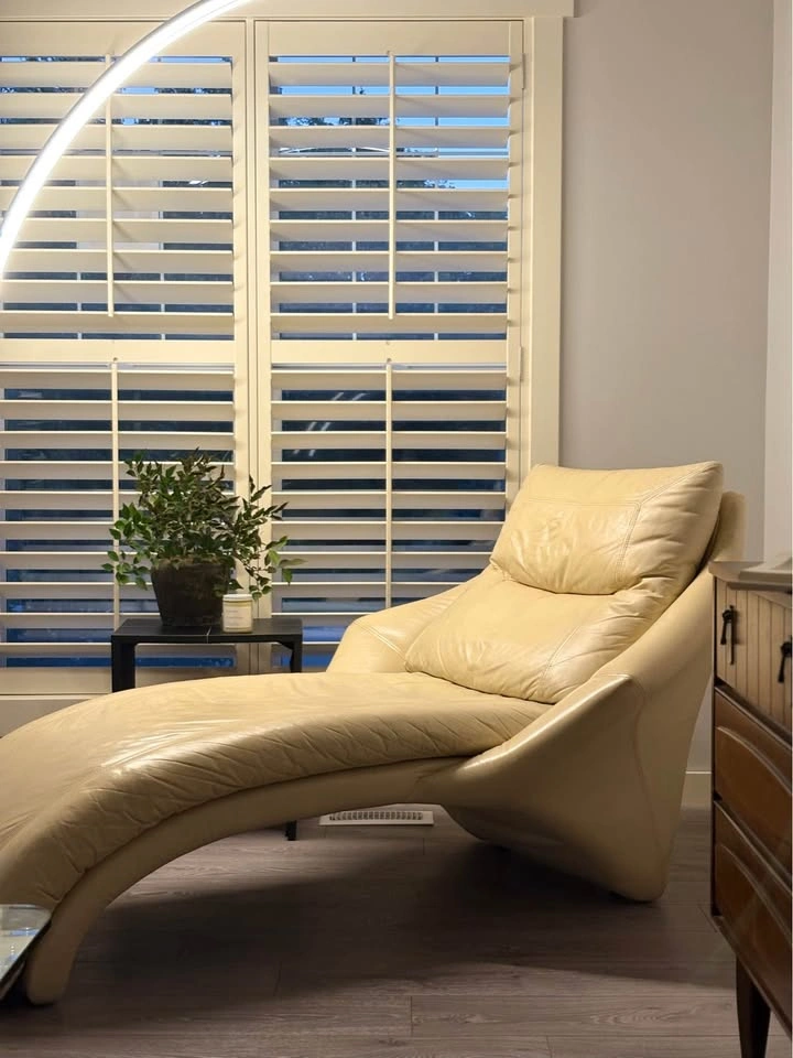 VINTAGE ROGER ROUGIER GENUINE LEATHER CREAM CHAISE LOUNGE CHAIR - photo 3