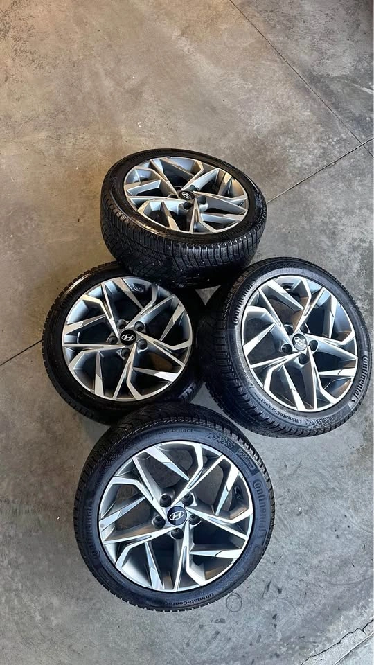 Set of 4 OEM Hyundai Elantra Winter Wheels+Tires — 17"