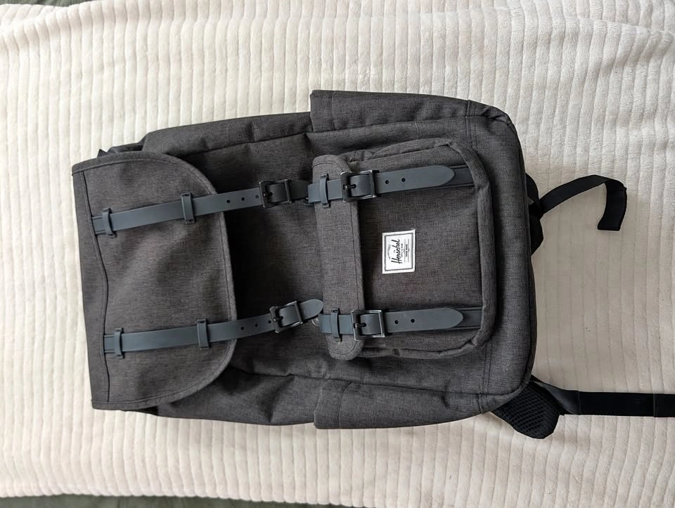 Herschel Little America Backpack Mid-Volume (21L) - Like New!