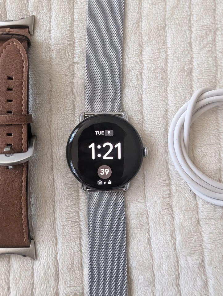 Massive Bundle: Google Pixel Watch 4 (45mm) + 14 Bands & Case - photo 2