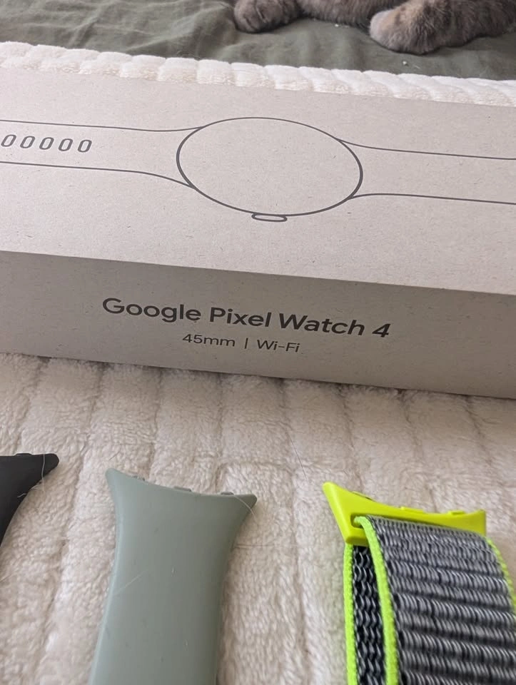 Massive Bundle: Google Pixel Watch 4 (45mm) + 14 Bands & Case - photo 3