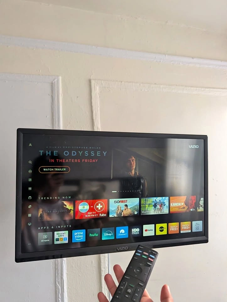 Vizio 24" Smart TV + Metal Wall Mount