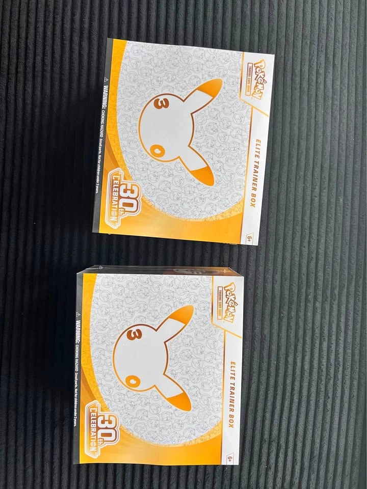 Pokémon TCG: 30th Celebration Elite Trainer Box