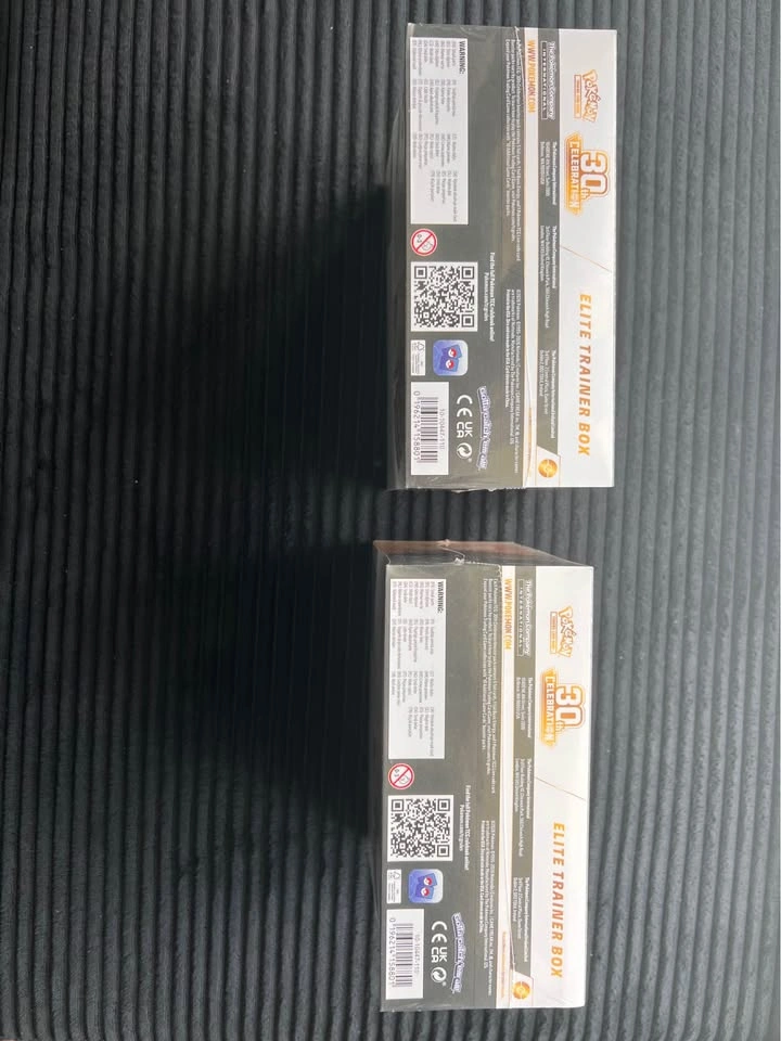 Pokémon TCG: 30th Celebration Elite Trainer Box - photo 2