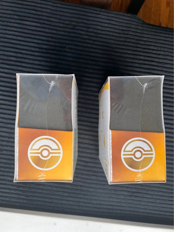 Pokémon TCG: 30th Celebration Elite Trainer Box - photo 5
