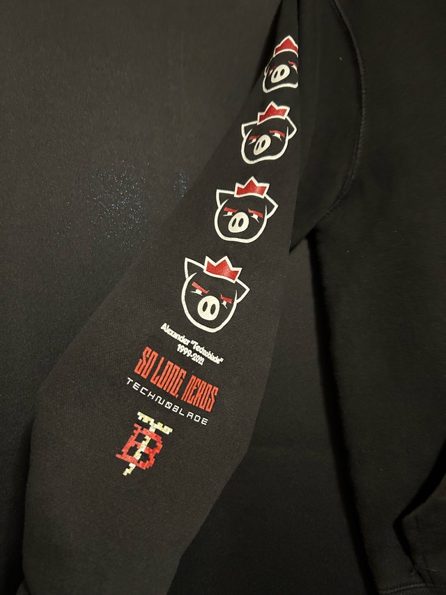 Technoblade Good Game Hoodie 🏈 - photo 3