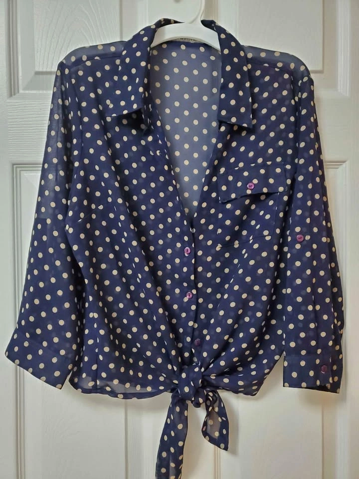 Ladies shirt (size L)🏈