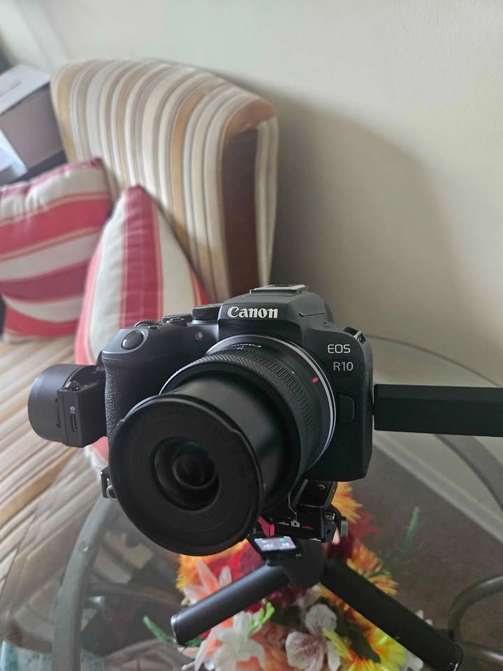 Canon EOS R10 Mirrorless Camera + RF-S 18-45mm + DJI Gimbal - photo 2