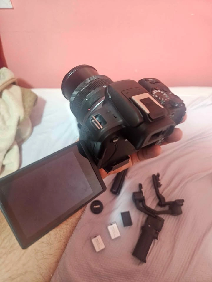 Canon EOS R10 Mirrorless Camera + RF-S 18-45mm + DJI Gimbal - photo 4