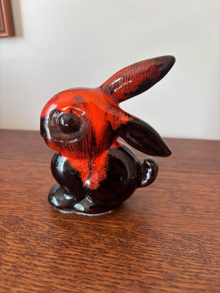 Vintage 1976 Evangeline Canada Art Pottery Rabbit Figurine