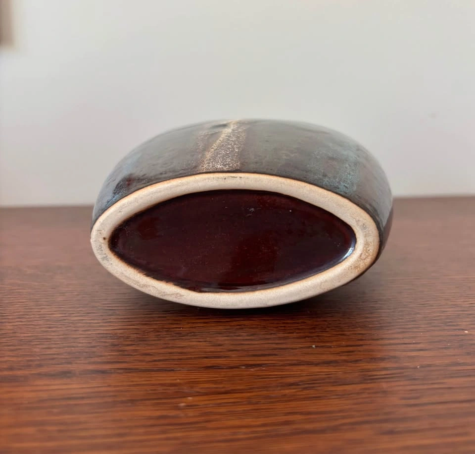Vintage Canadian Art Pottery Oval Pillow Vase Fat Lava - photo 3