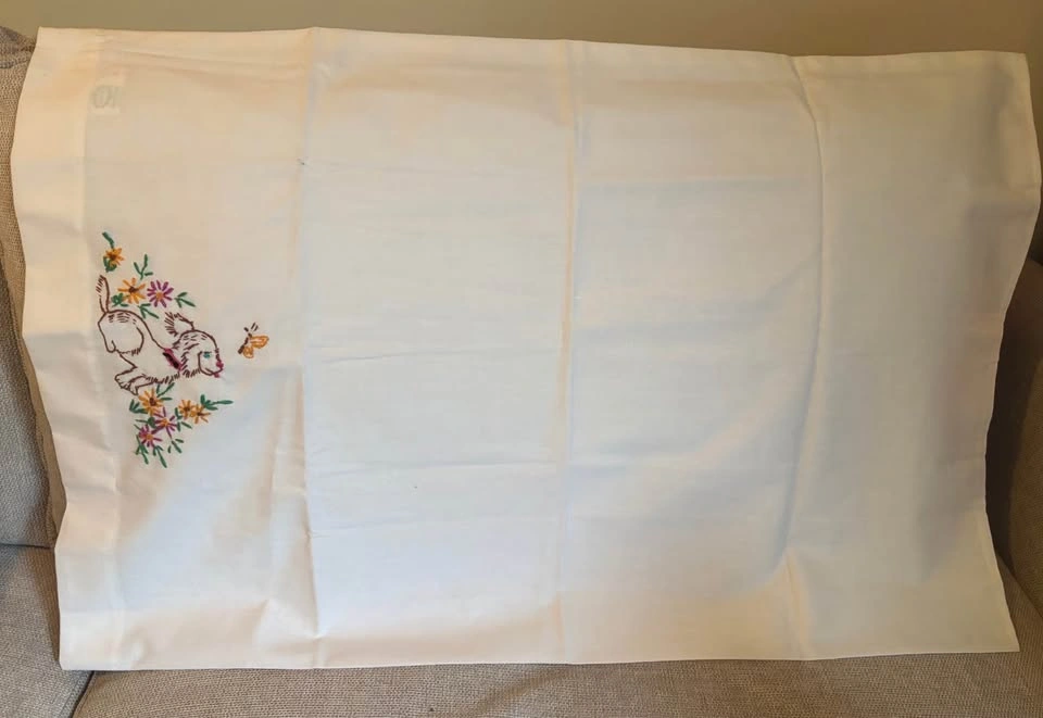 Vintage Tex-Made Truprest Hand Embroidered Puppy Pillowcase - photo 2