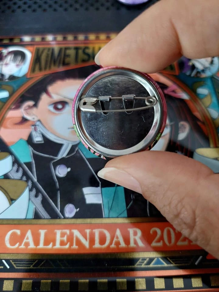 🏈 Demon Slayer - Mitsuri Kanroji Pin Badge - photo 2