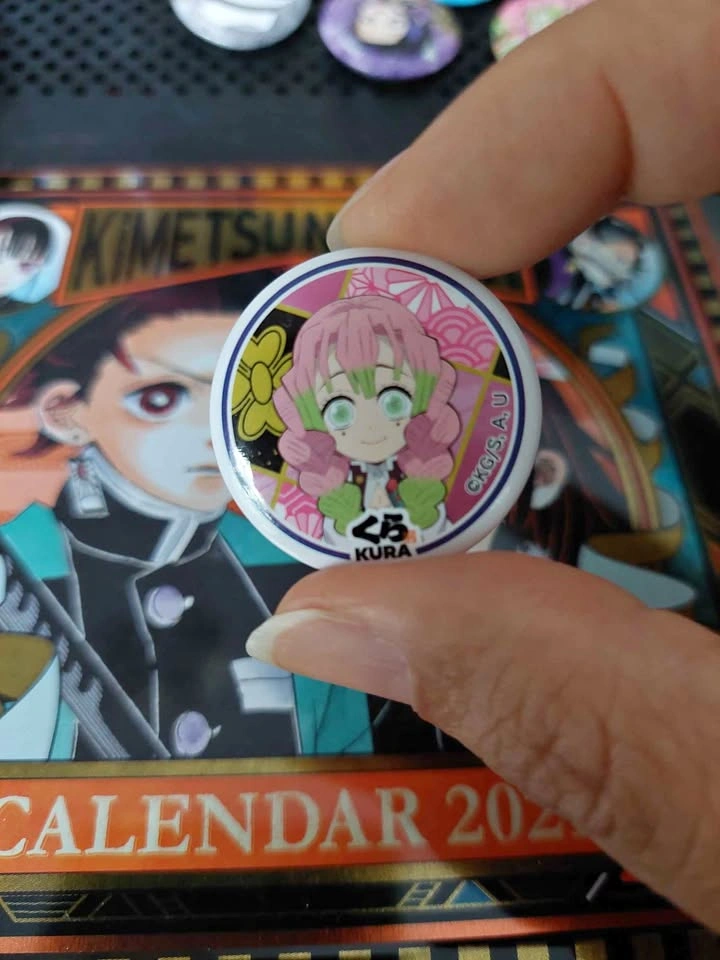 🏈 Kura Sushi x Demon Slayer - Mitsuri Kanroji Pin Badge