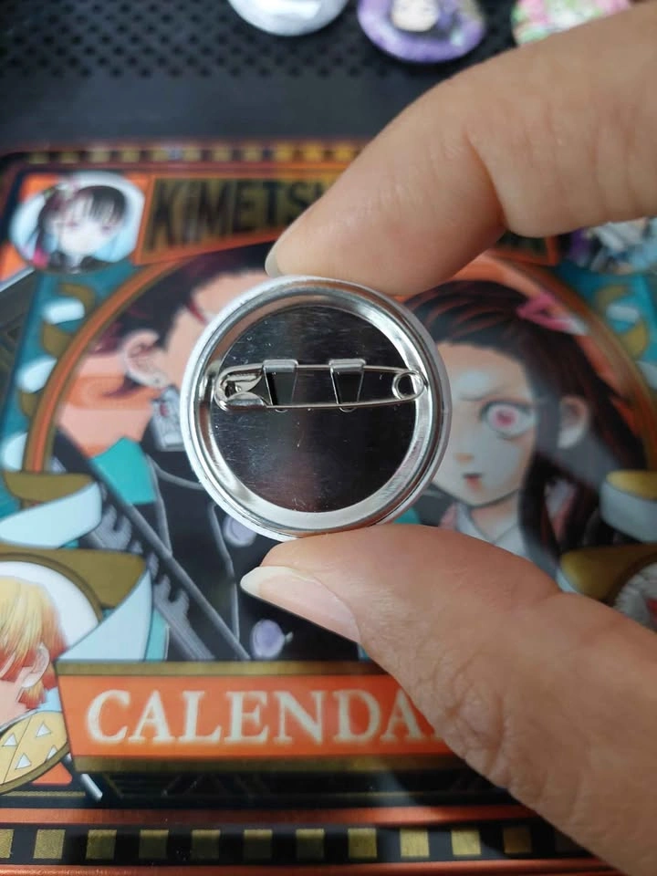 🏈 Kura Sushi x Demon Slayer - Mitsuri Kanroji Pin Badge - photo 2