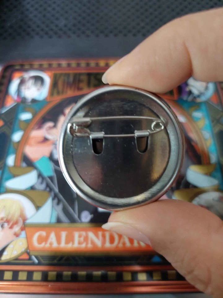 🏈 Demon Slayer - Manga Kyojuro Rengoku Pin Badge - photo 2