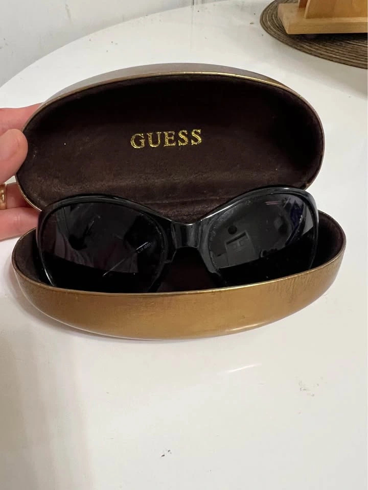 🏈 Guess Sunglasses - photo 2
