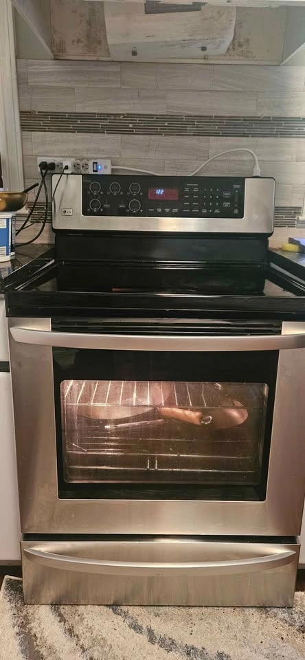 LG glass top electric stove - photo 2