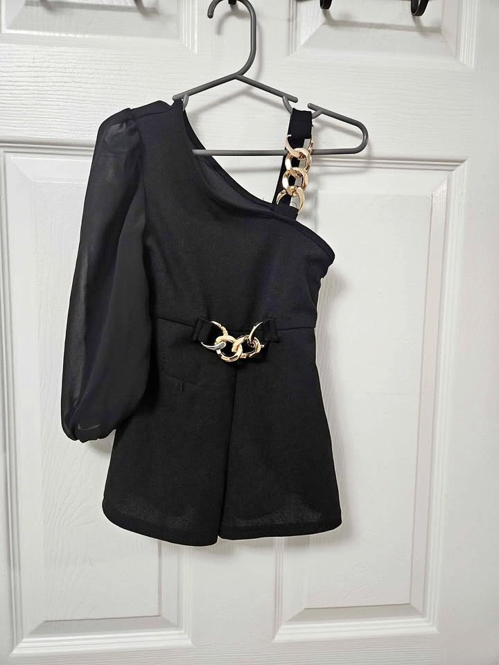 Black One Shoulder Romper Gold Chain Detail (2T/3T)🏈
