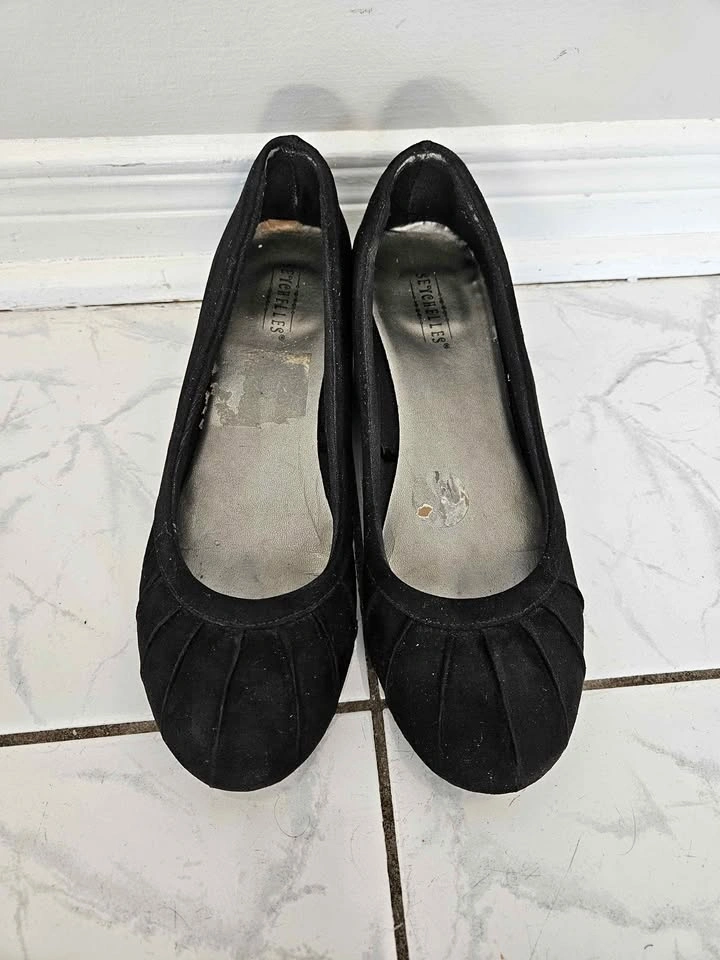 Seychelles Black Pleated Flats🏈
