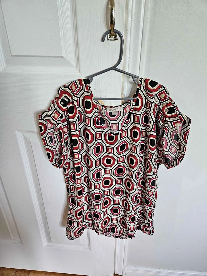 ROZ & ALI geometric print blouse🏈
