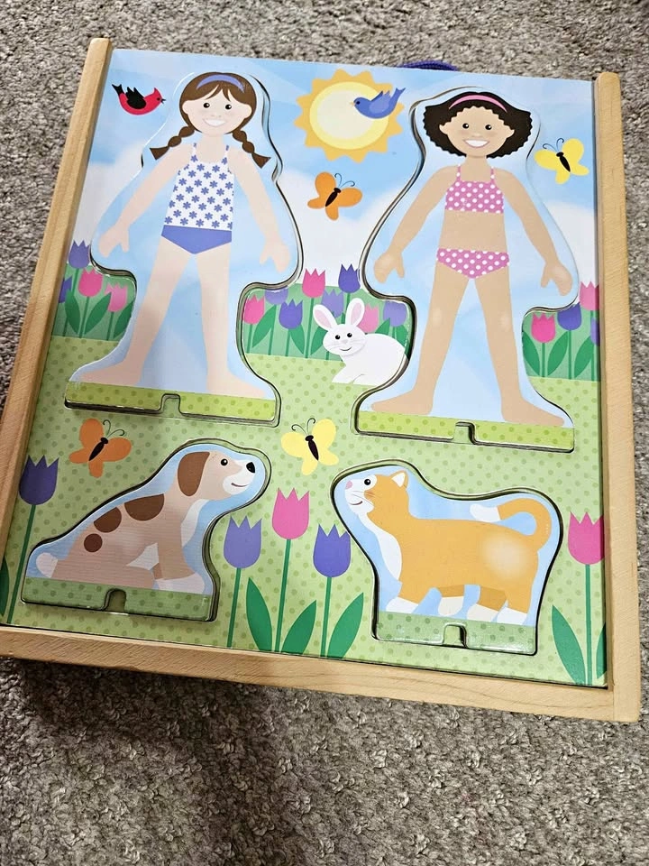 Melissa & Doug Best Friends Magnetic Dress-Up Play Set🏈