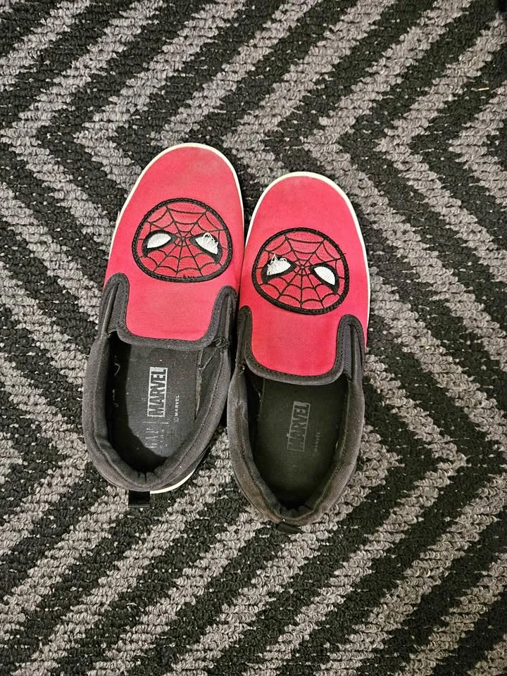 GAP Marvel Spider-Man Slip-On Shoes🏈