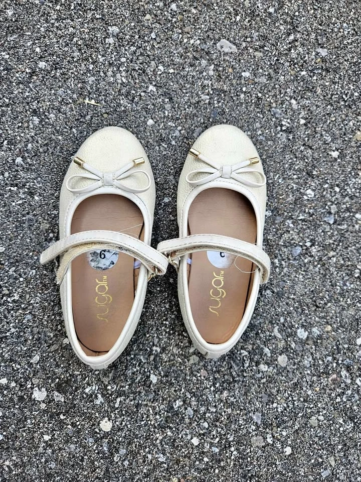 Sugar Girls Size 6 Cream Sparkle Dress Shoes🏈