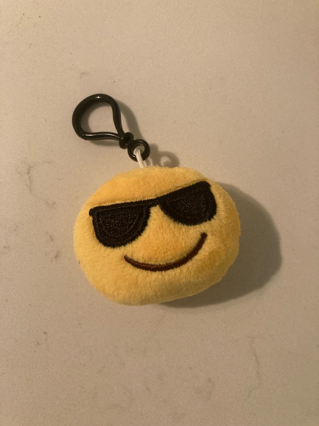 🏈 😎Sunglasses Smiley Face Plush Keychain
