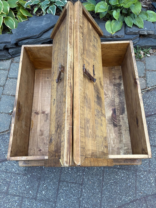 Rare rustic 35” Square split top wood coffee table / storage - photo 3