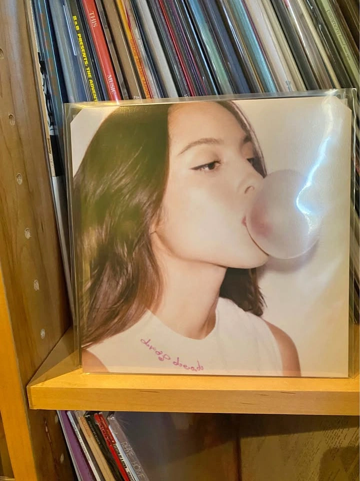 🏈 Olivia Rodrigo drop dead vinyl