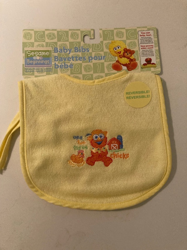🏈 Sesame Beginnings Baby Bib