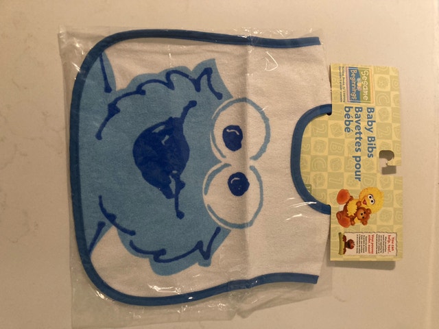 🏈 Sesame Beginnings Cookie Monster Baby Bib