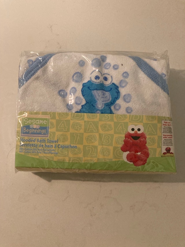 🏈 Sesame Beginnings Hooded Bath Towel