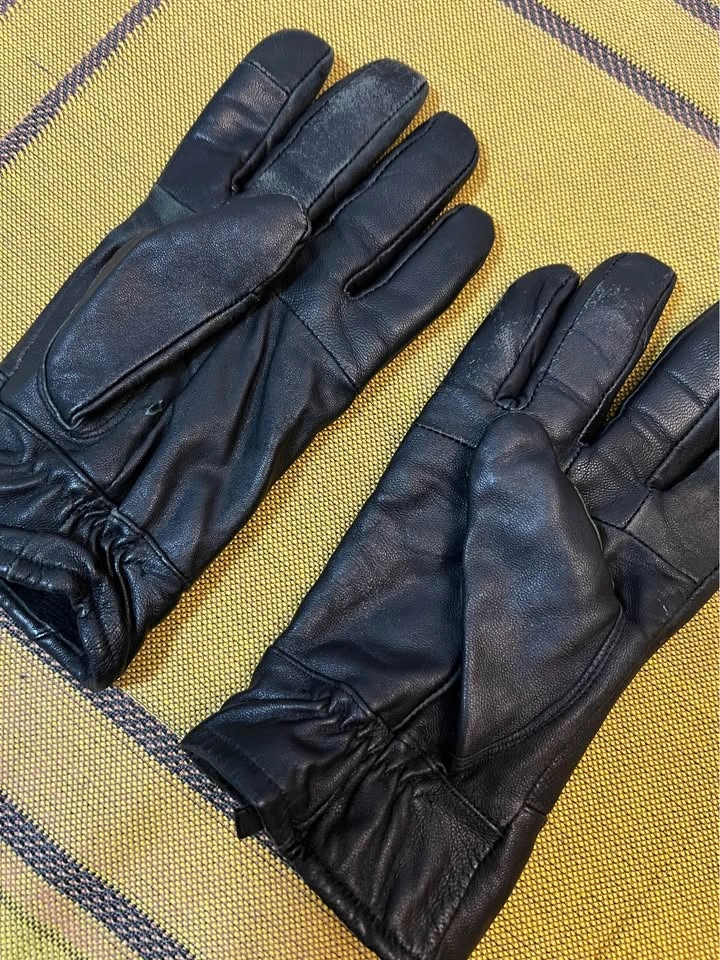 Genuine Black Leather Winter Gloves – Men's Size Medium / Large - photo 3