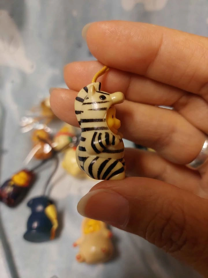 🏈 Rare Vintage Japan Exclusive Peek-a-Pooh - Zebra Charm - photo 2