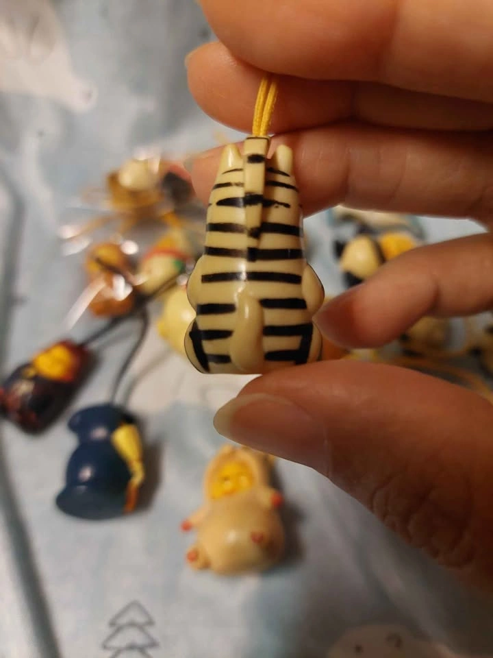 🏈 Rare Vintage Japan Exclusive Peek-a-Pooh - Zebra Charm - photo 3